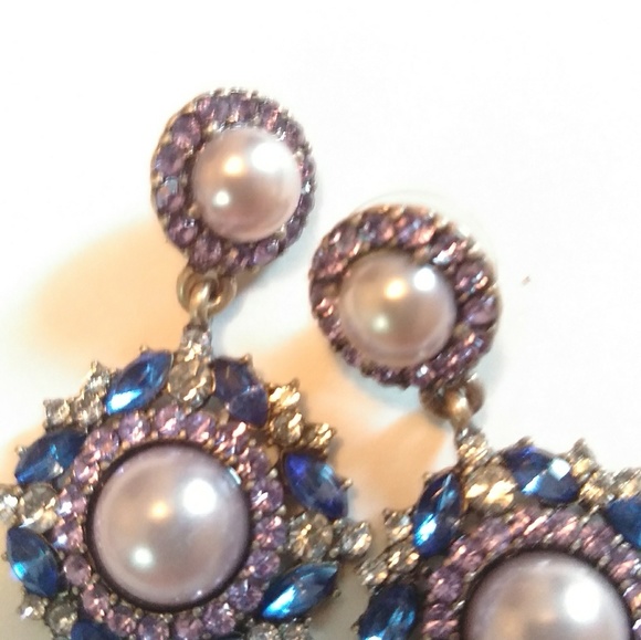 SOLD Blush lilac Pearl and Crystal Dangle Earring - Picture 4 of 5